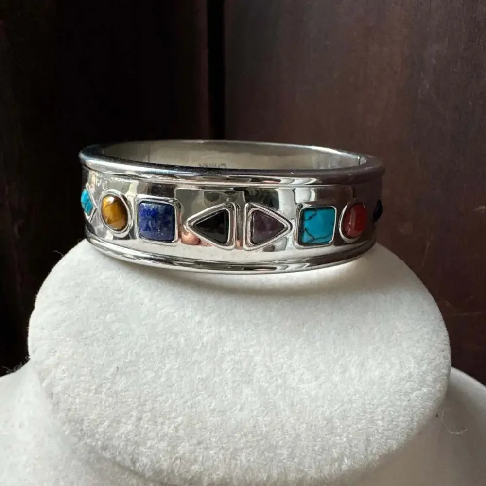 Unbranded hinged cuff